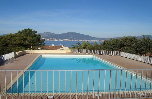 Encantadora mini villa con vista panorámica al mar sobre el Golfo de Ajaccio