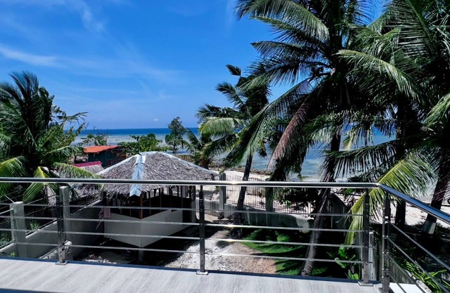 Charming newly constructed 2 bedroom beach house with AC