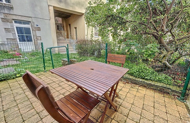 Encantador estudio nuevo con terraza - admite mascotas, Wi-Fi gratis