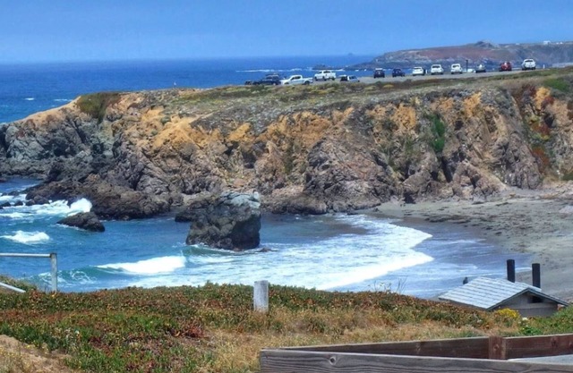 Encanto Oceanfront Cottage at Schoolhouse Beach