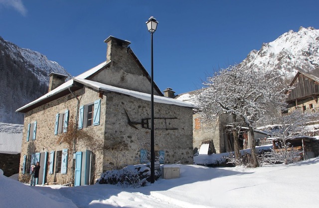 Encantadora casa de piedra antigua en el corazón de las montañas en los Ecrins