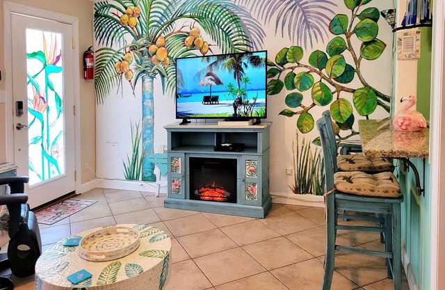 Pink Flamingo 2bdrm suite / cocina / patio cercado / bicicletas
