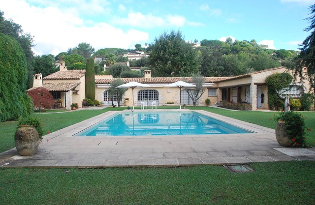 Provenza casa de campo provenzal en el campo.