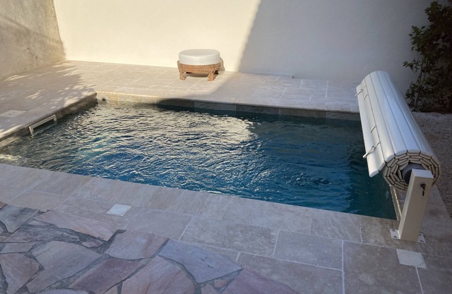 Charming Provençal house with swimming pool near the beach of Les Sablettes