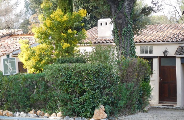Adorable casa provenzal en dominio seguro de lujo con piscina