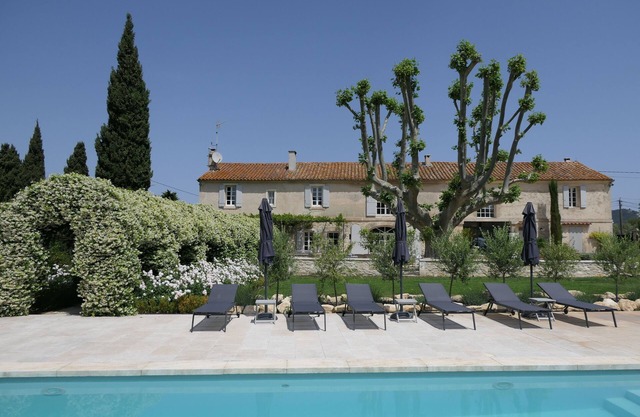 Encantadora casa de campo reformada en el corazón de los Alpilles.