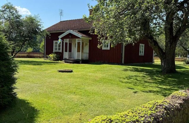 Charming, renovated holiday home in a secluded location a few minutes from the lake