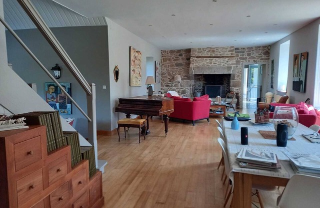 Charming residence in a floral park.