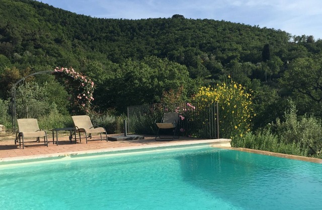 Sagrantino encantador con piscina infinita salada y escuela de cocina