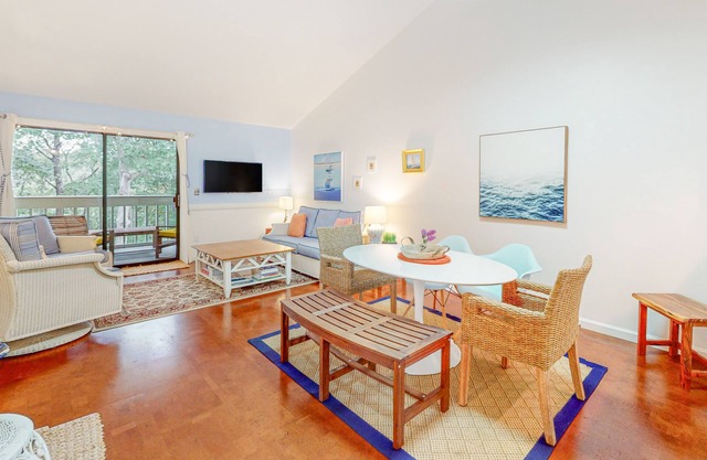 Acogedor apartamento en el segundo piso con cocina completa y vista al balcón