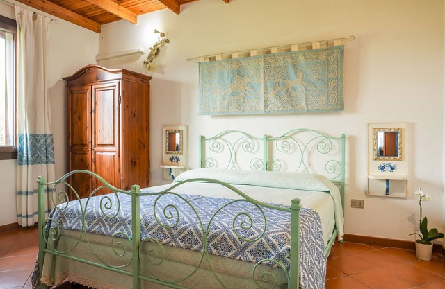 Encantadora casa de campo con jardín cerca del mar.