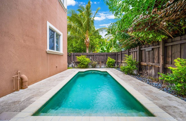 Charming Spacious Pool Home in Fort Lauderdale