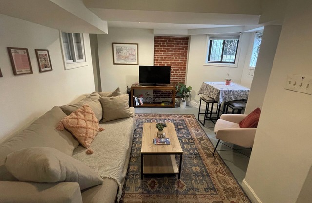 Charming & Spacious Apt in Historic Rowhouse