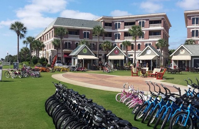 Charming Studio 30A, Seacrest! Walk to Rosemary! Free Private Beach Access!