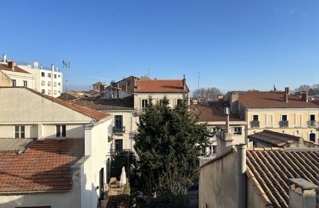 Charming T2 near town center