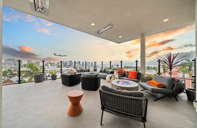 Charming Top Floor Gem w/ City Ocean View in fabulous San Diego