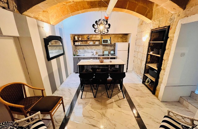 Charming Townhouse Prime Area Valletta