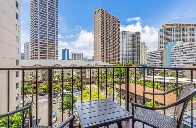 Charming unit with Moutain Views in Waikiki