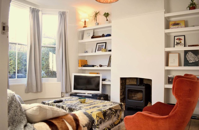 Charming Urban 2BD Flat with Garden, East London