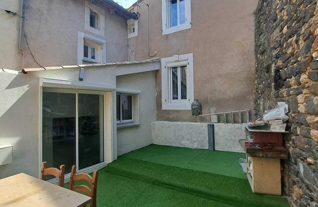 Charming village house 20min from Agde