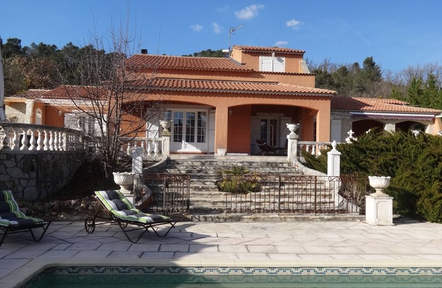 VILLA CON ENCANTO EN EL CORAZÓN de la Costa Azul