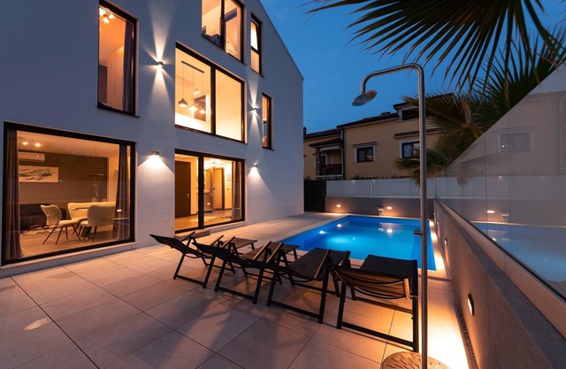 Charming Villa Magnifica with private pool for Families — 5 min from the beach!