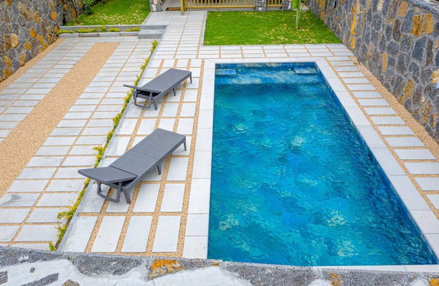 Charming villa on rent for 6 persons with swimming pool near the beaches.