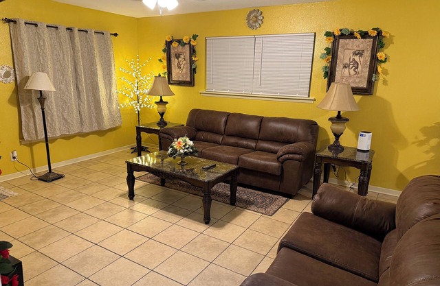 Charming Vintage and Cozy Getaway – 3BR/2BA