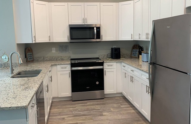 Charming XL 4-bedroom and 3 bathroom townhome in North Lakeland