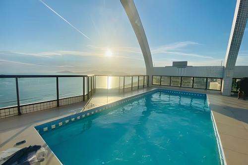 Charmoso flat com vista mar, piscina e wi fi!