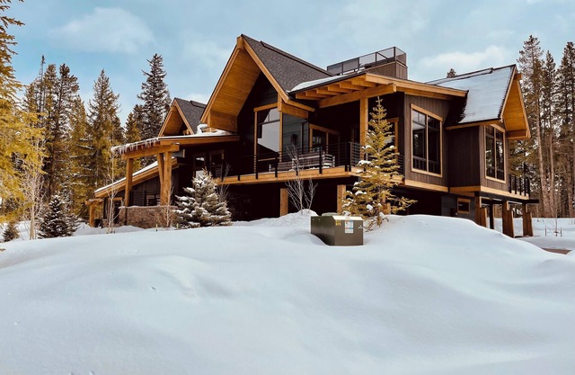 Experience luxury at Chateau Breck, perfect for up to 12 guests with stunning mountain views!
