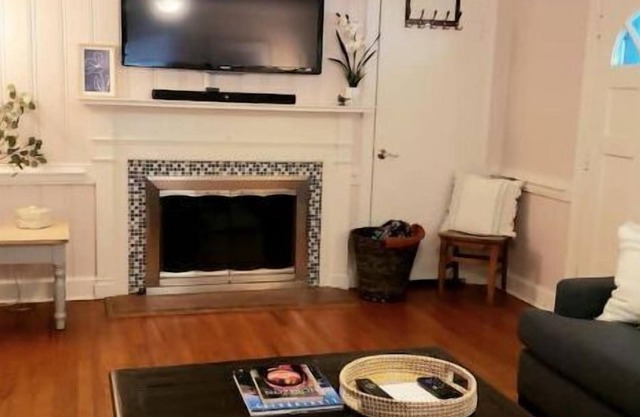 Cheery and bright! Pet friendly!