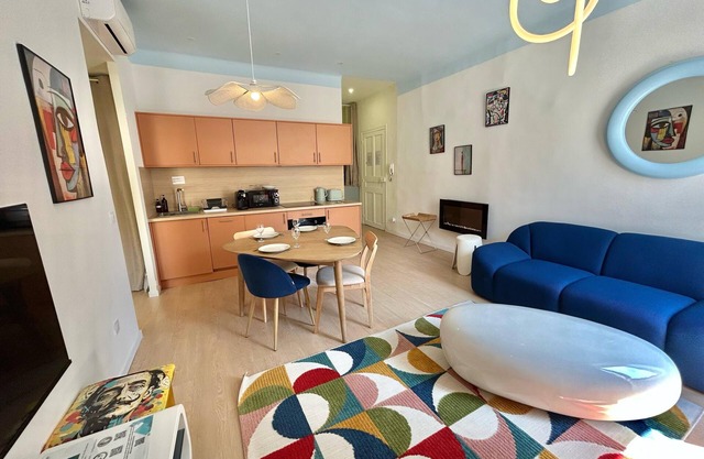 Chez Laura & Thomas - charming 2BR Vieux Port/ Place Huiles & Estiennes d'Orves