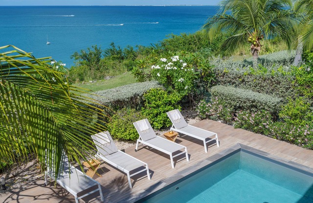 Chez Paulette: Heated pool, sunset view, walking distance to the beach