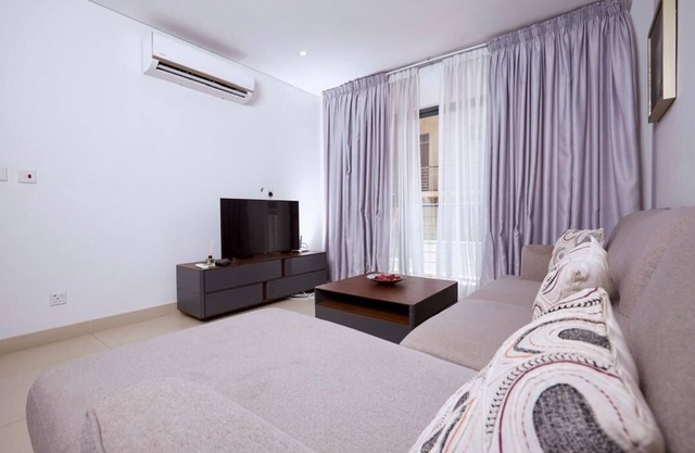 Chic 1-bedroom apartment in marvelous Accra with fitness room, AC