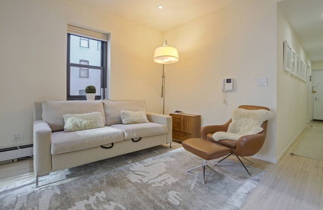Chic 1-bedroom with WiFi & AC in vibrant New York