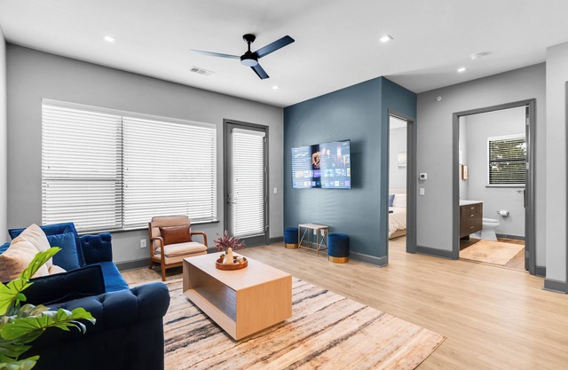 Chic 1BR Apartment w/Rooftop Lounge & Gym - Near Downtown Fort Worth
