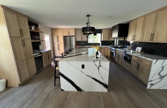 Chic 2-Bedroom Apartment with Fitness Room and WiFi in Vibrant Los Angeles