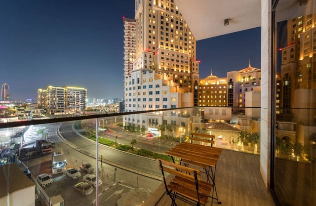 Chic 2BR | Close to Burj Khalifa, Dubai Mall & Creek