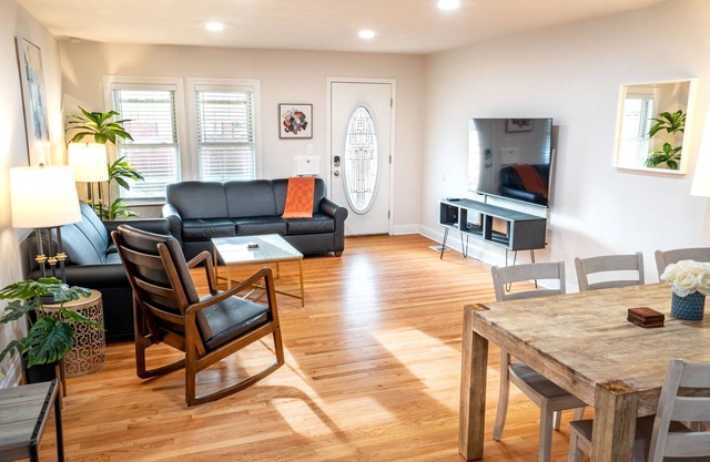 Chic 4BR/4BA House in The Grove
