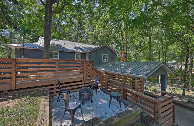 Chic House w/ Private Dock on Lake Hartwell!