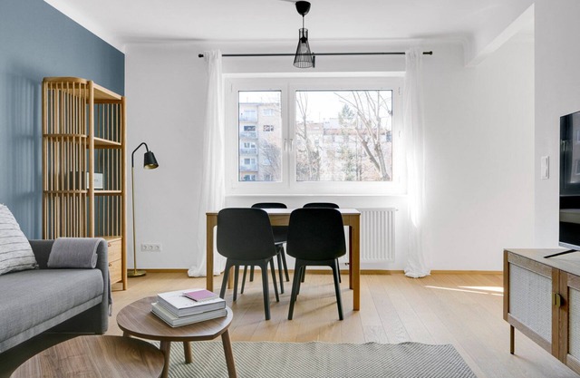 Chic Margareten 2BR w/ A/C & Elevator near Hauptbahnhof, by Blueground