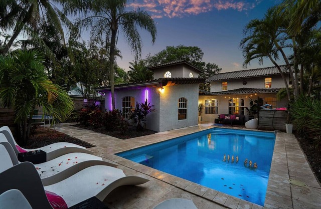 Chic Retreat | Heated Pool & Floats|Close to Beach