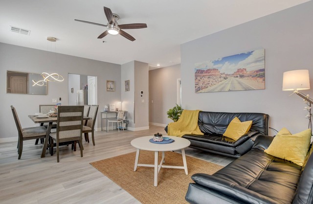 Chic Single Story 3br House cerca de Strip y el aeropuerto