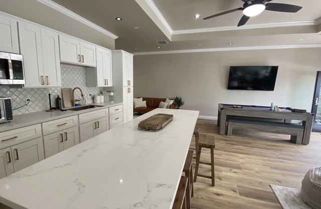 Chic stylish home minutes away from everything in hillcrest