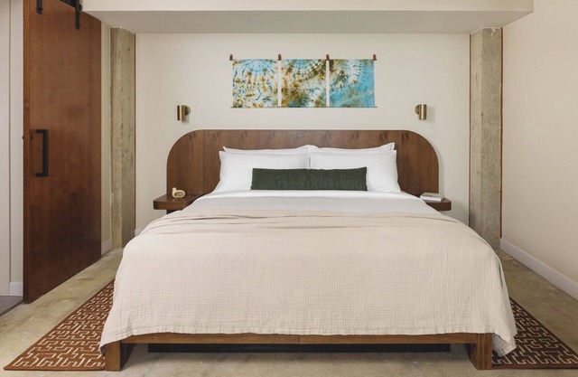 Chic Urban Retreat: Premium 1 Bedroom Suite in the Heart of Music City