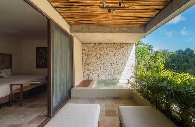 Chul Romantic retreat in the jungle + Beach Club