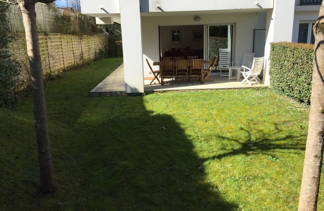 Ciboure Apt T4 de pie, jardín, piscina / residencia cerca. todas las tiendas y estacion de tren