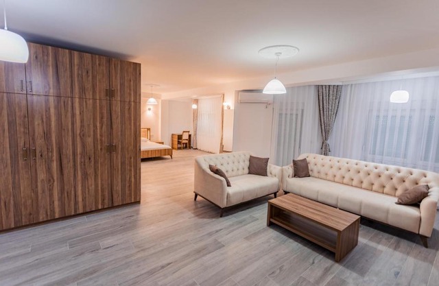 CITY HOTEL