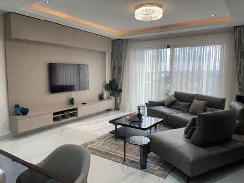City Stay Two bedroom Apartment with Rooftop Pool